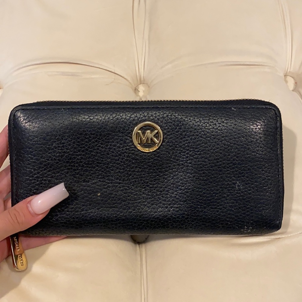 Michael kors black wallet